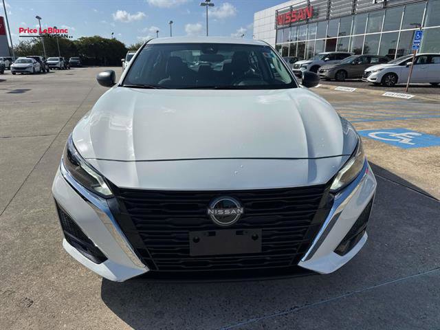 Used 2025 Nissan Altima 2.5 SV FWD image 2