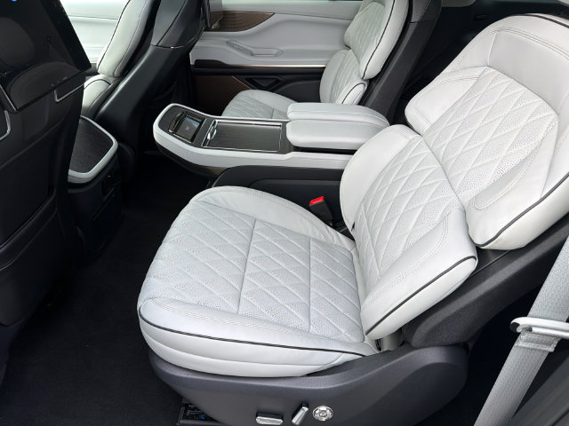New 2027 Lincoln Navigator L Black Label AWD/4WD image 26