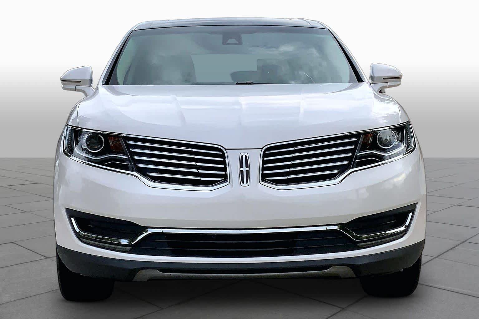 Used 2018 Lincoln MKX Reserve w/ Driver Assistance Package FWD image 4