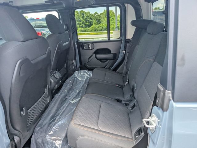 Used 2025 Jeep Gladiator Mojave AWD/4WD image 11