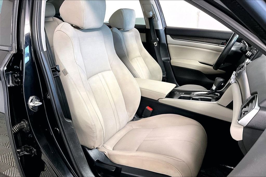 Used 2018 Honda Accord EX image 7