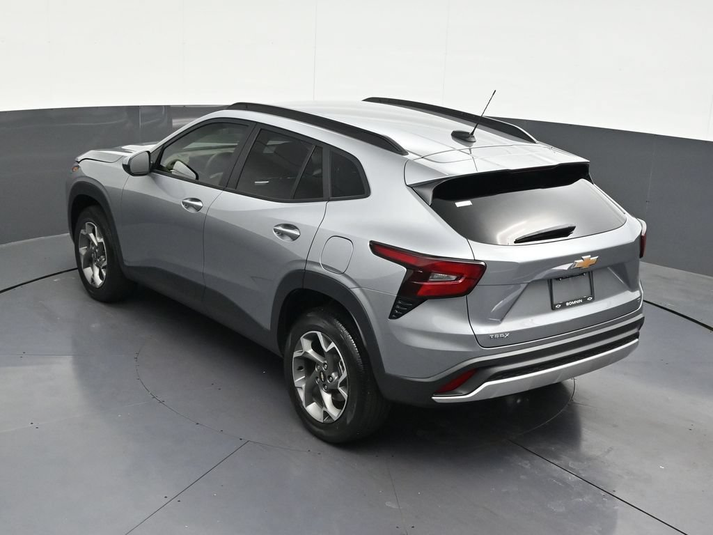 Used 2025 Chevrolet Trax LT FWD image 19