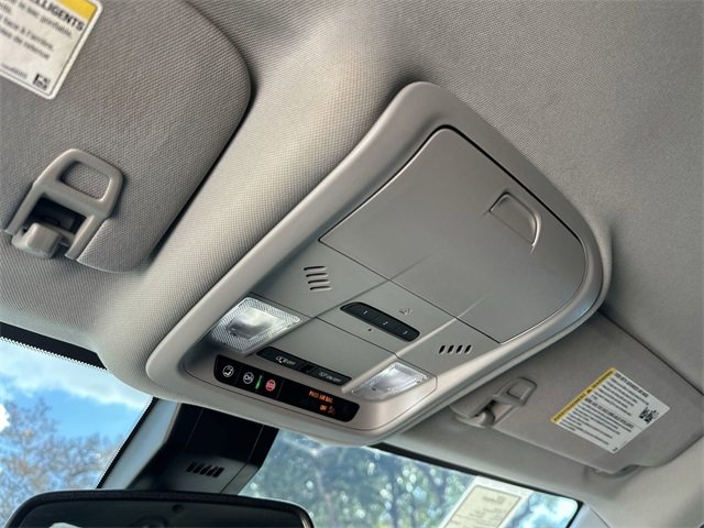 Used 2022 GMC Terrain SLT w/ Tech Package image 16