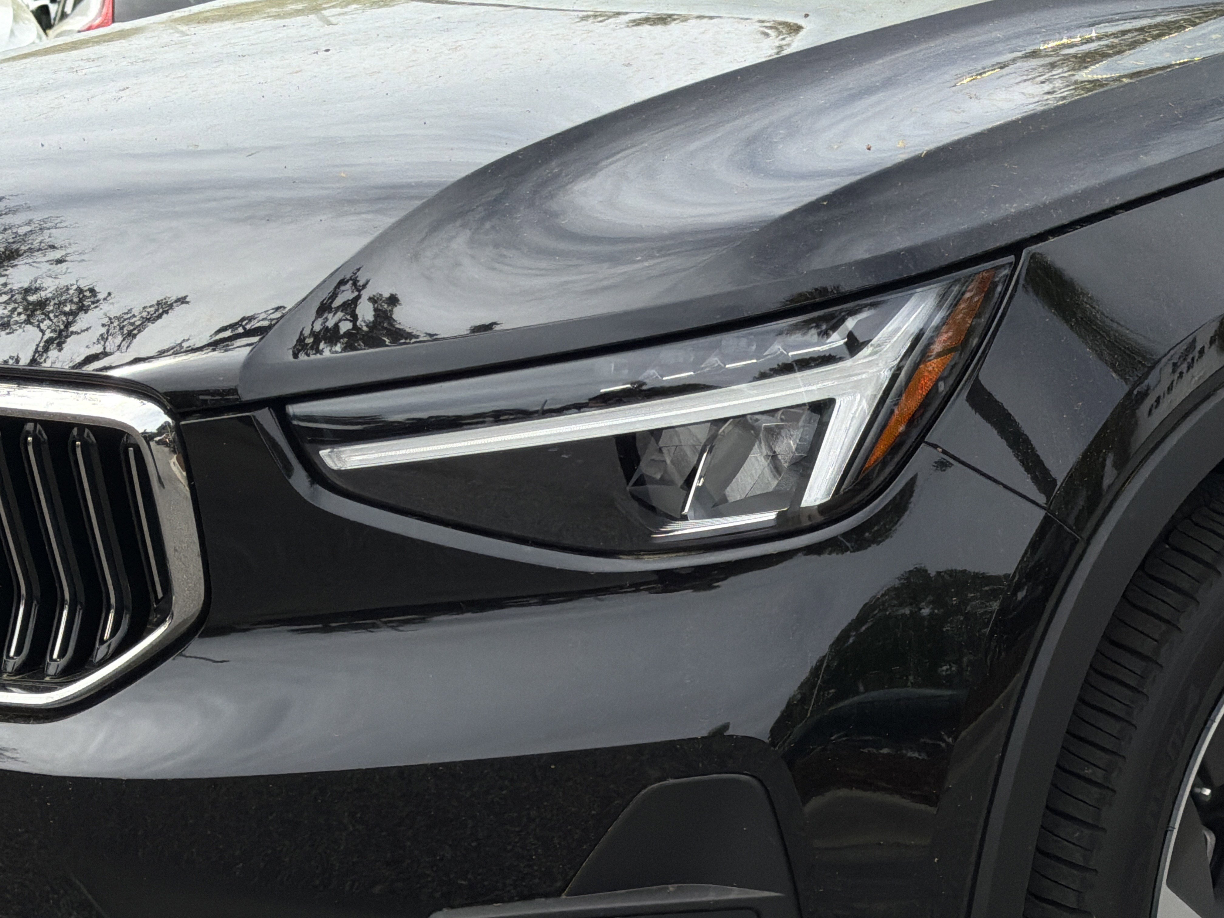 Certified 2025 Volvo XC40 B5 Core w/ Protection Package Premier image 6
