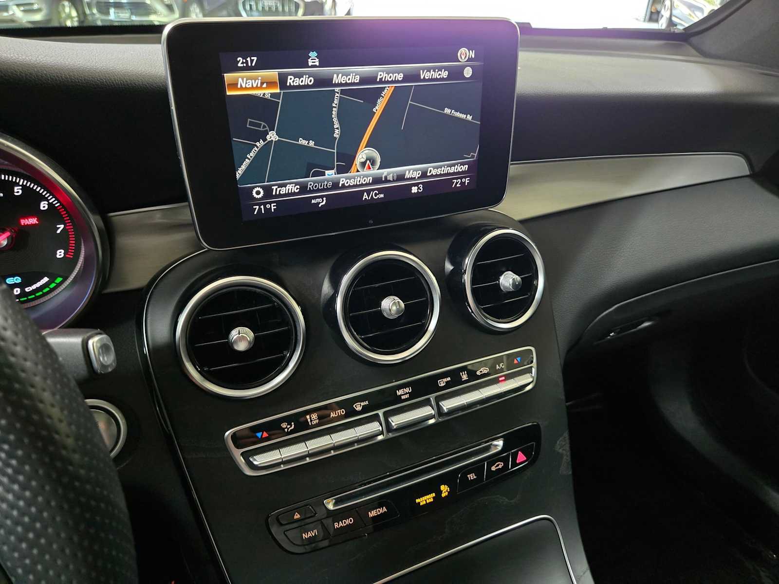 Used 2019 Mercedes-Benz GLC 350e 4MATIC image 27