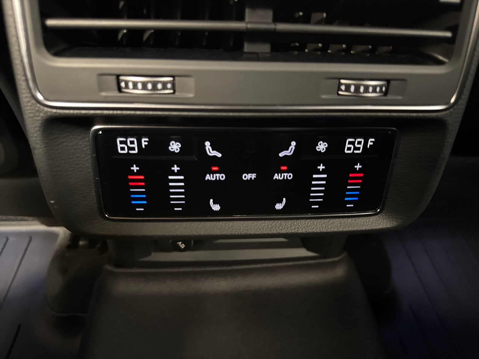 Used 2022 Audi RS Q8 AWD/4WD image 27