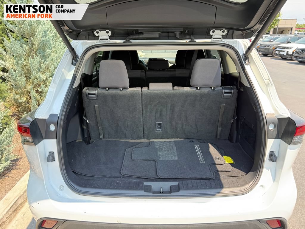 Used 2025 Toyota Highlander LE AWD/4WD image 32
