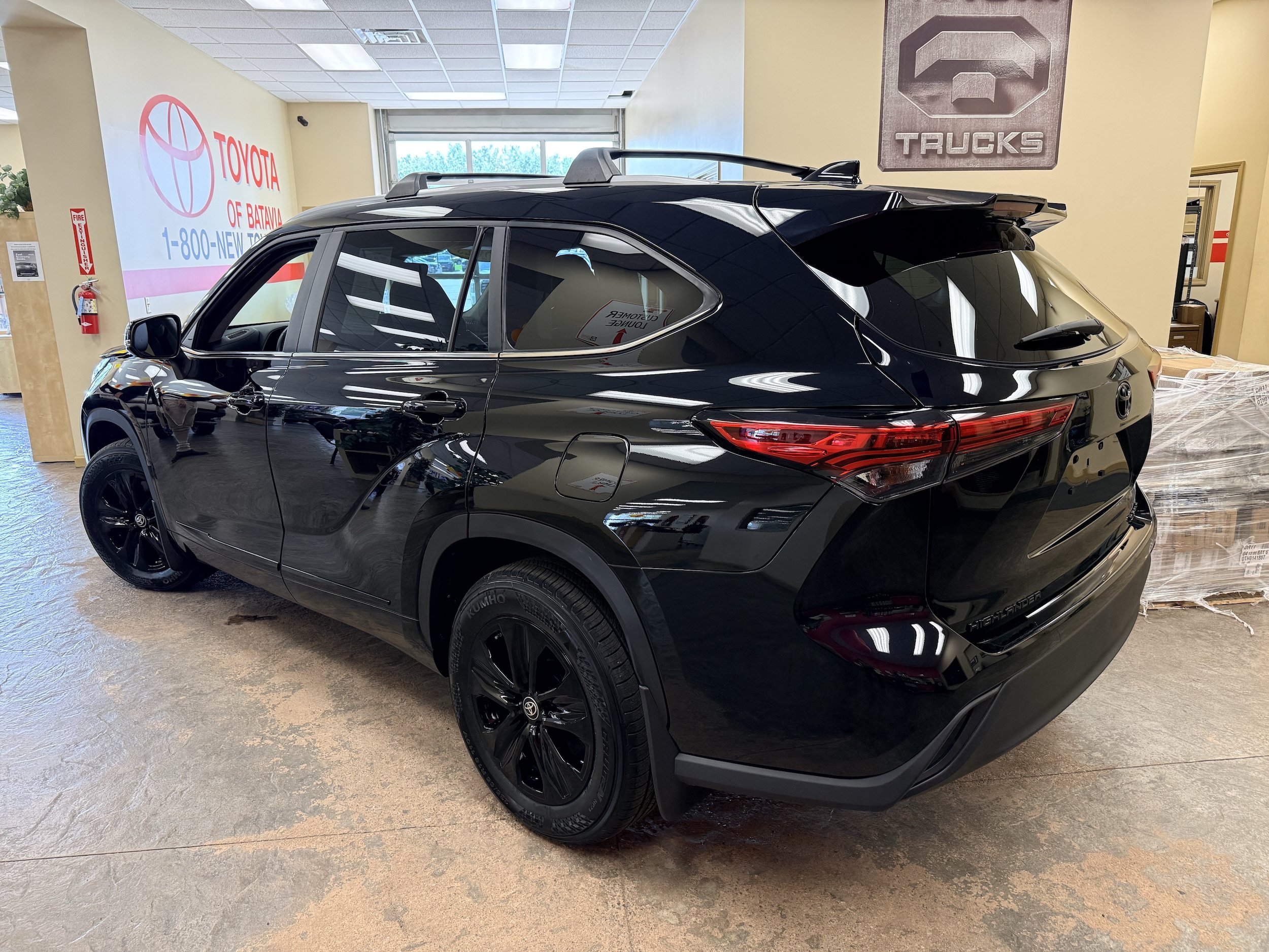 Used 2023 Toyota Highlander XLE AWD/4WD image 14