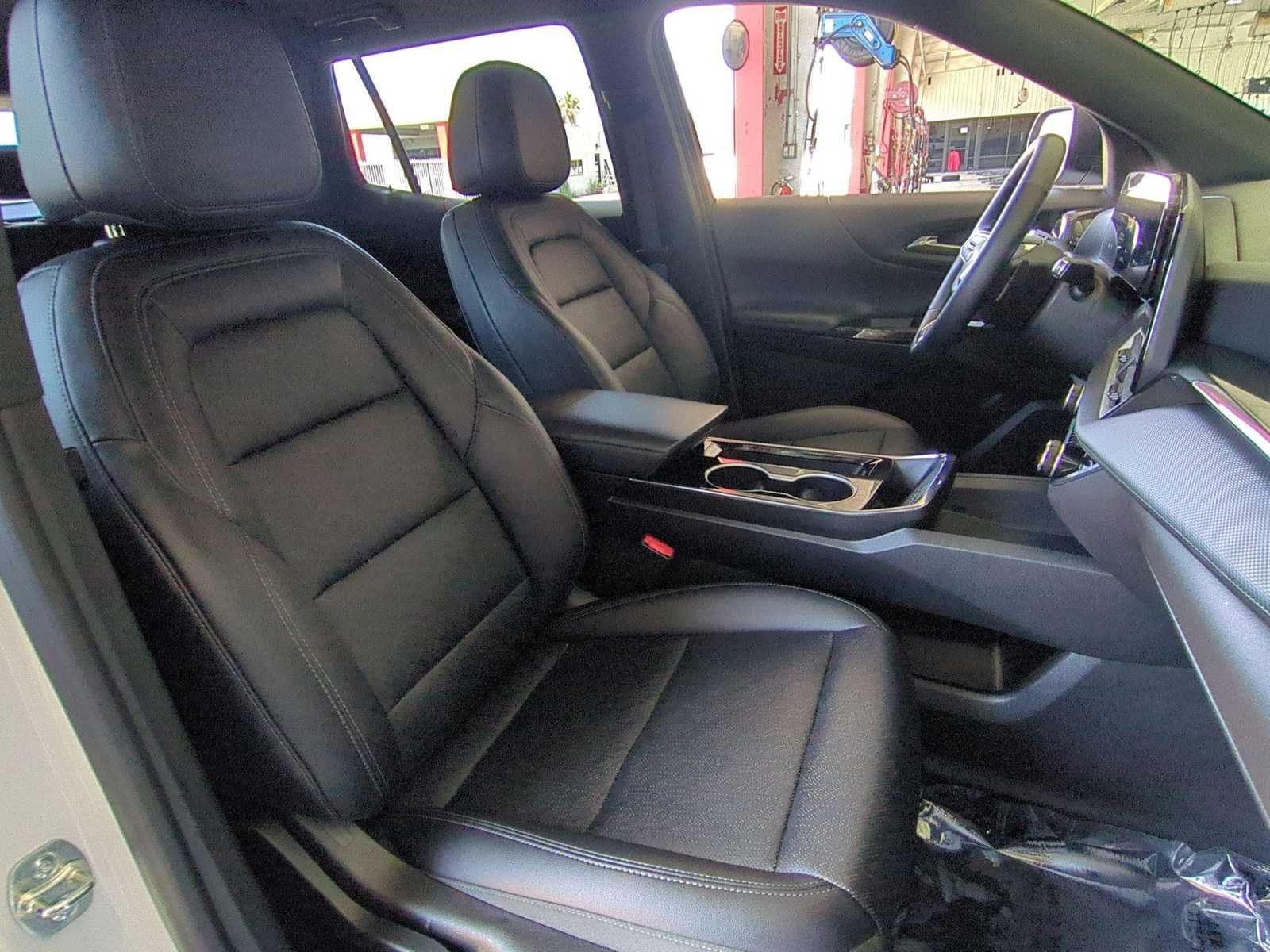 Used 2025 Chevrolet Equinox LT w/ Convenience Package II FWD image 27
