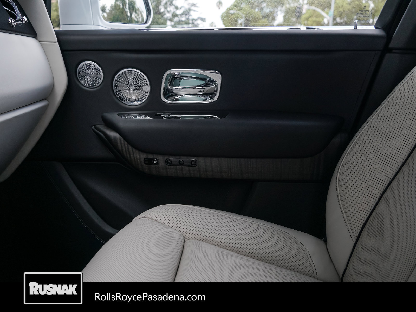 Certified 2019 Rolls-Royce Cullinan AWD/4WD image 17