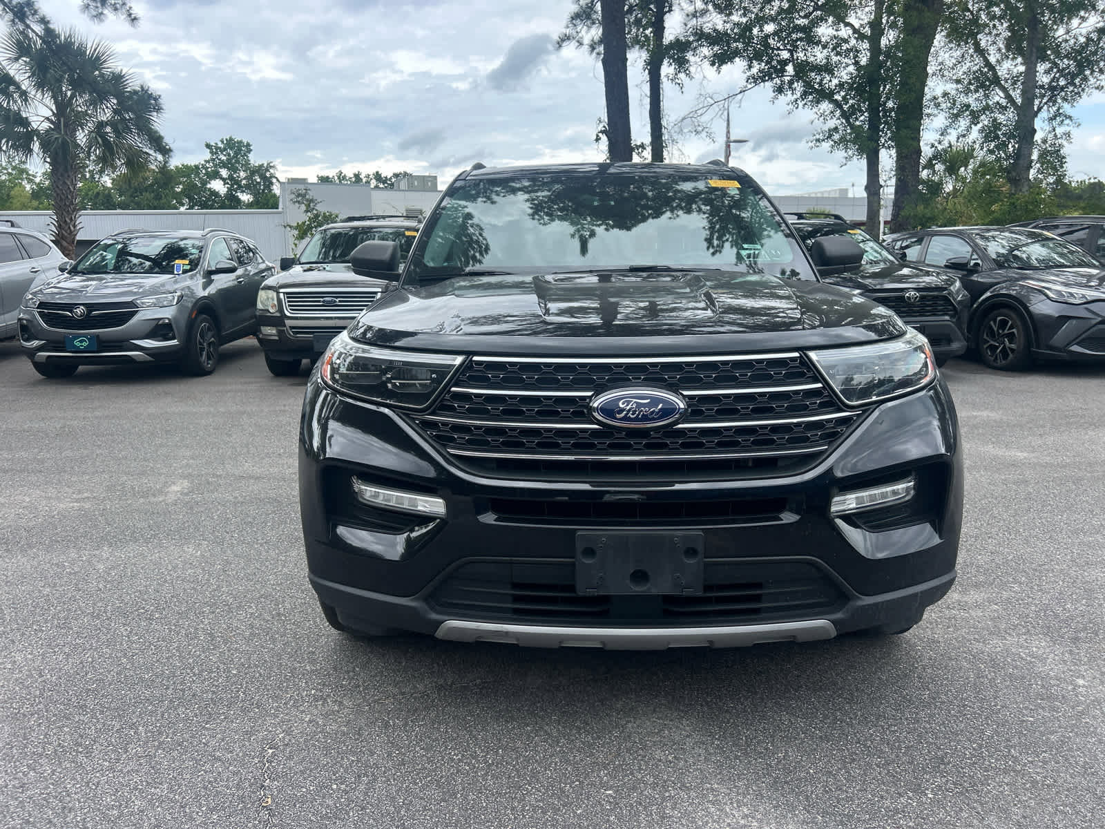 Used 2021 Ford Explorer XLT w/ Equipment Group 202A AWD/4WD image 7