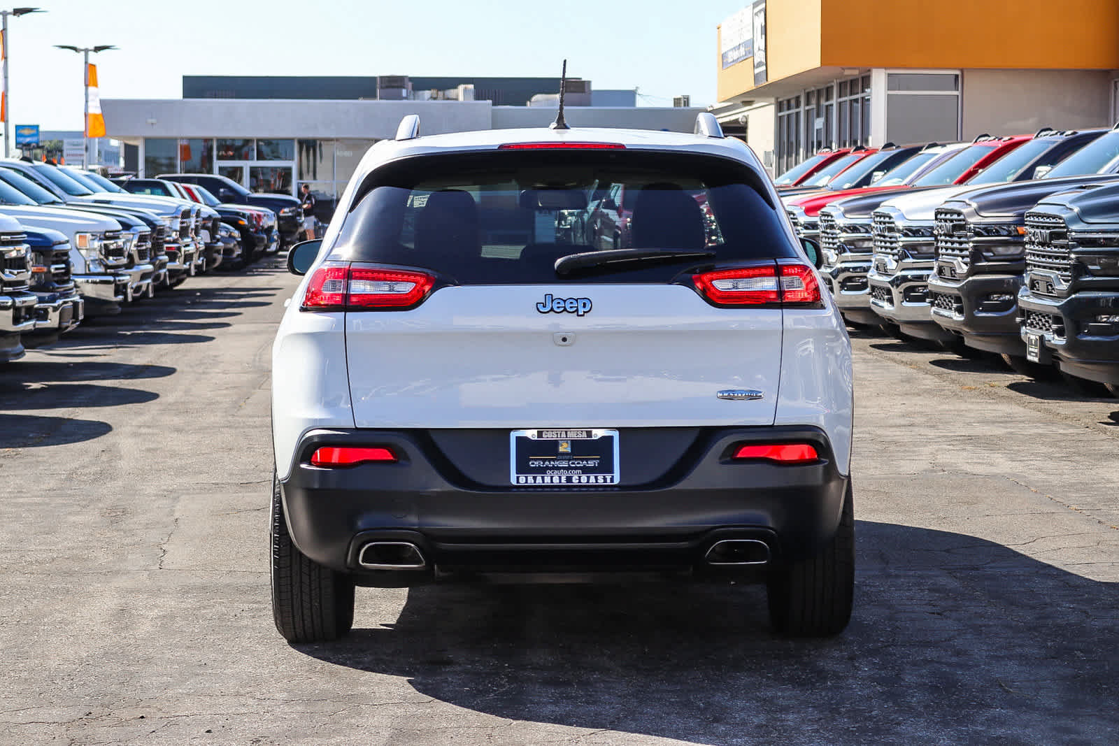 Used 2018 Jeep Cherokee Latitude FWD image 5
