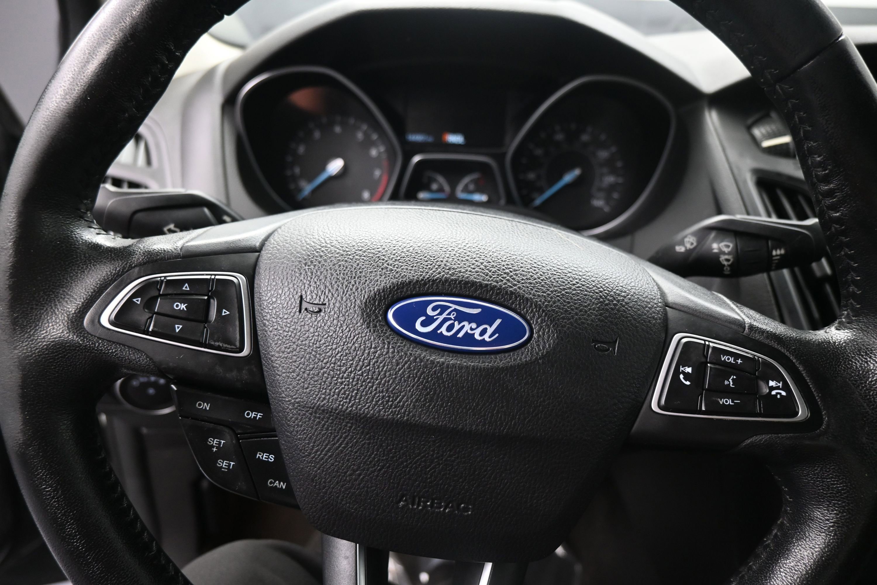 Used 2018 Ford Focus SE w/ Cold Weather Package FWD image 16