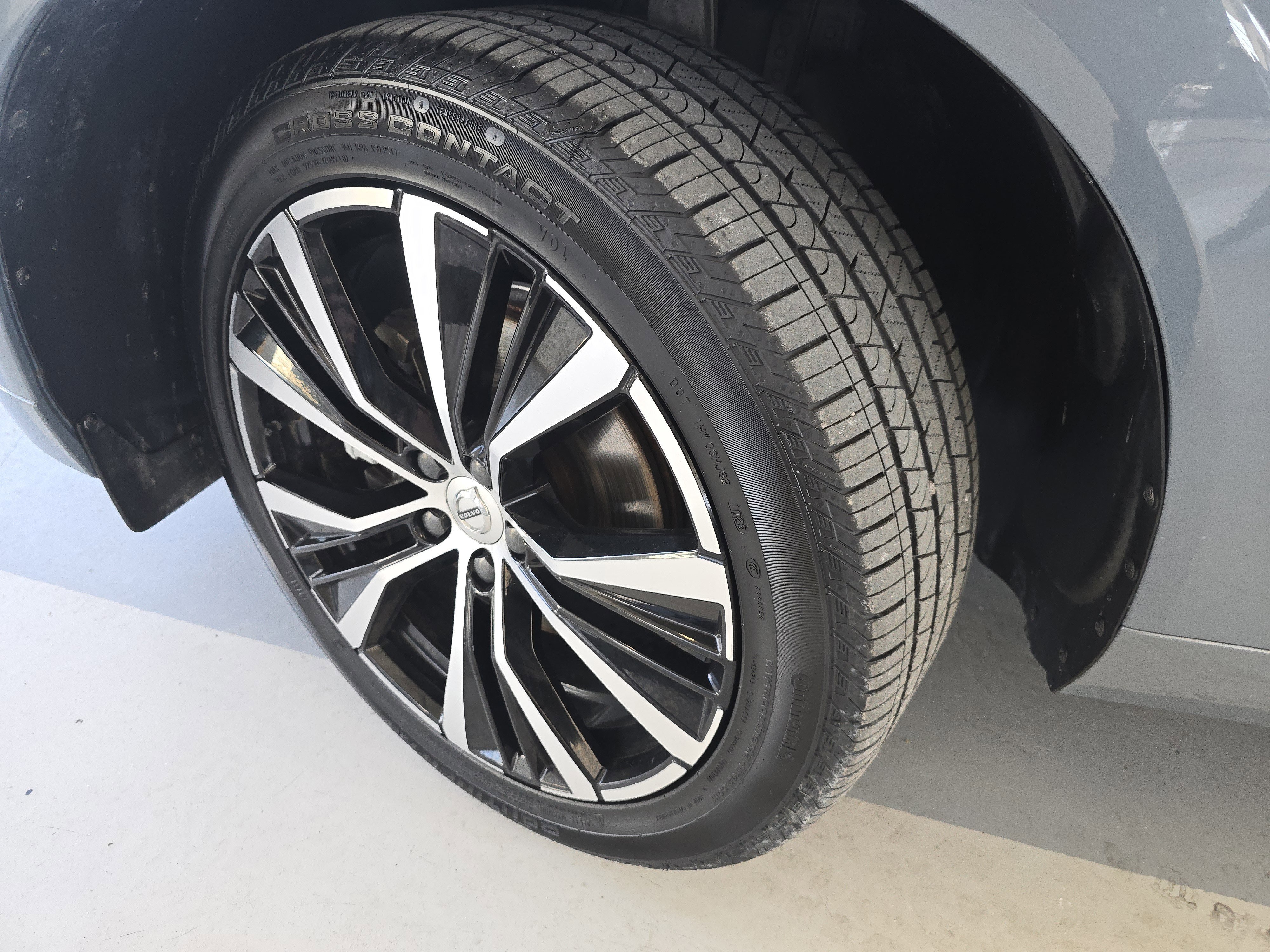 Used 2024 Volvo XC60 B5 Plus w/ Climate Package image 10