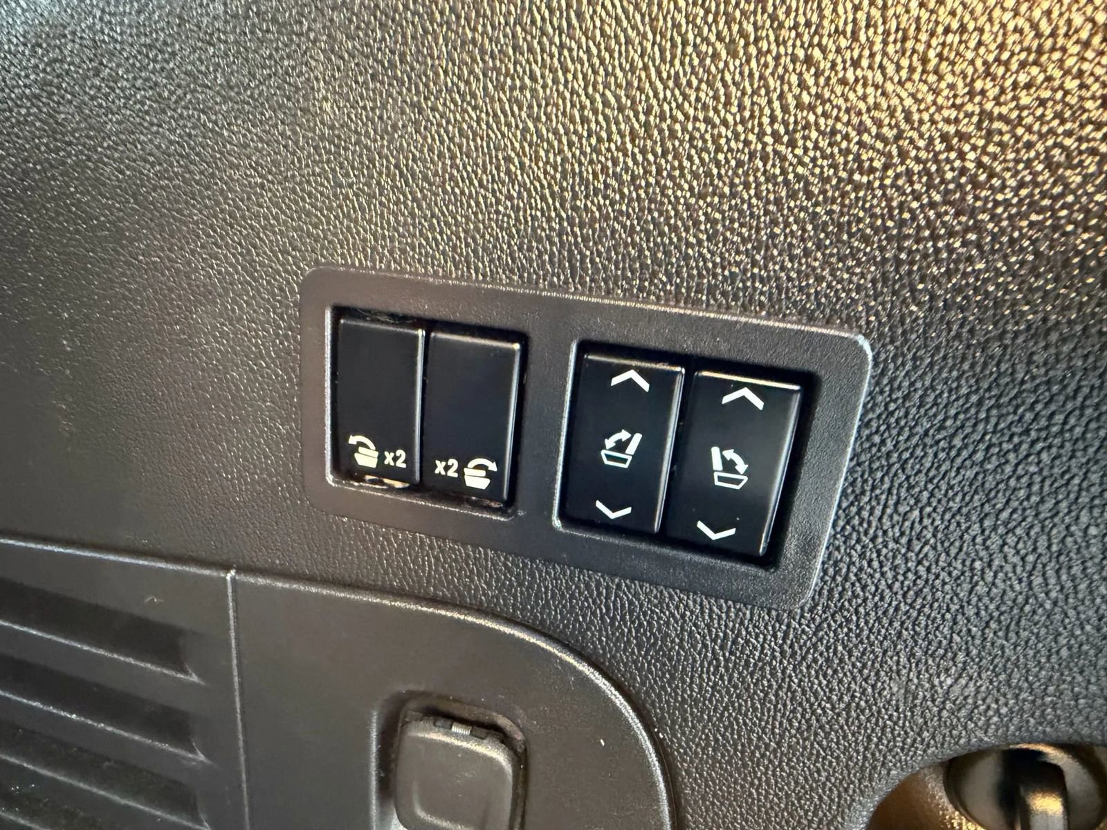 Used 2019 Cadillac Escalade Premium Luxury image 14