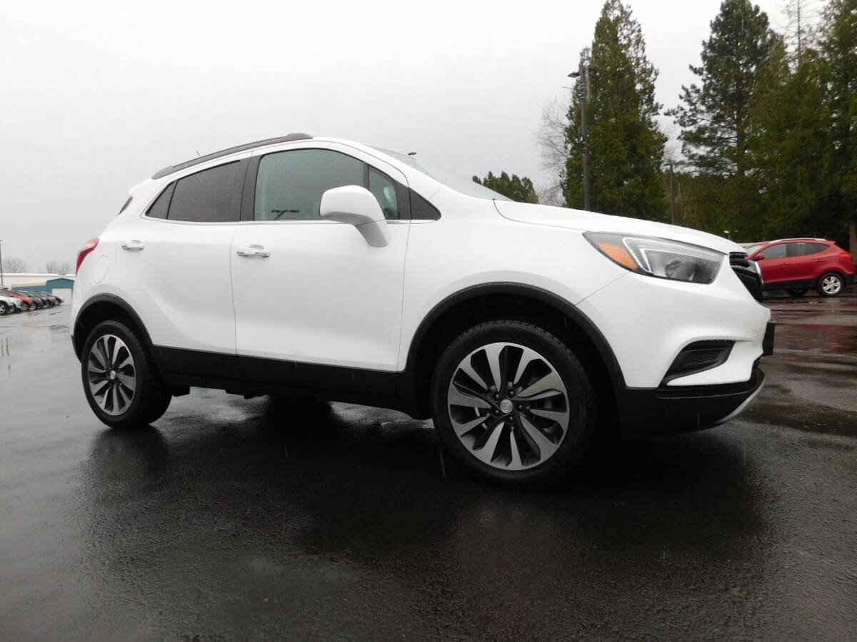 Used 2021 Buick Encore Preferred image 1