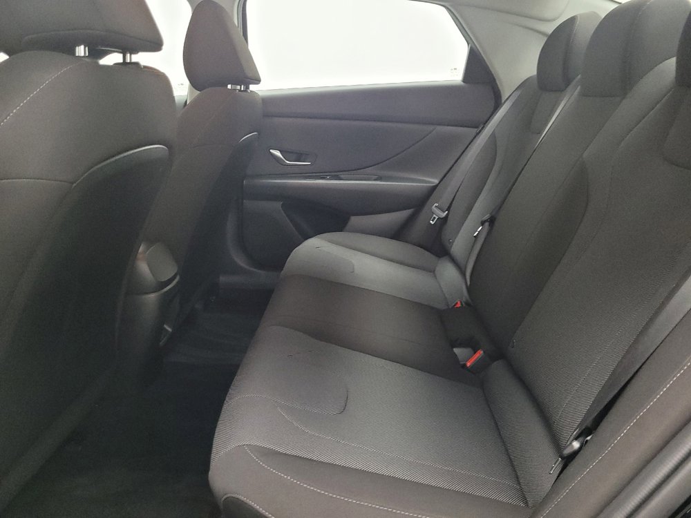 Used 2024 Hyundai Elantra SE FWD image 18