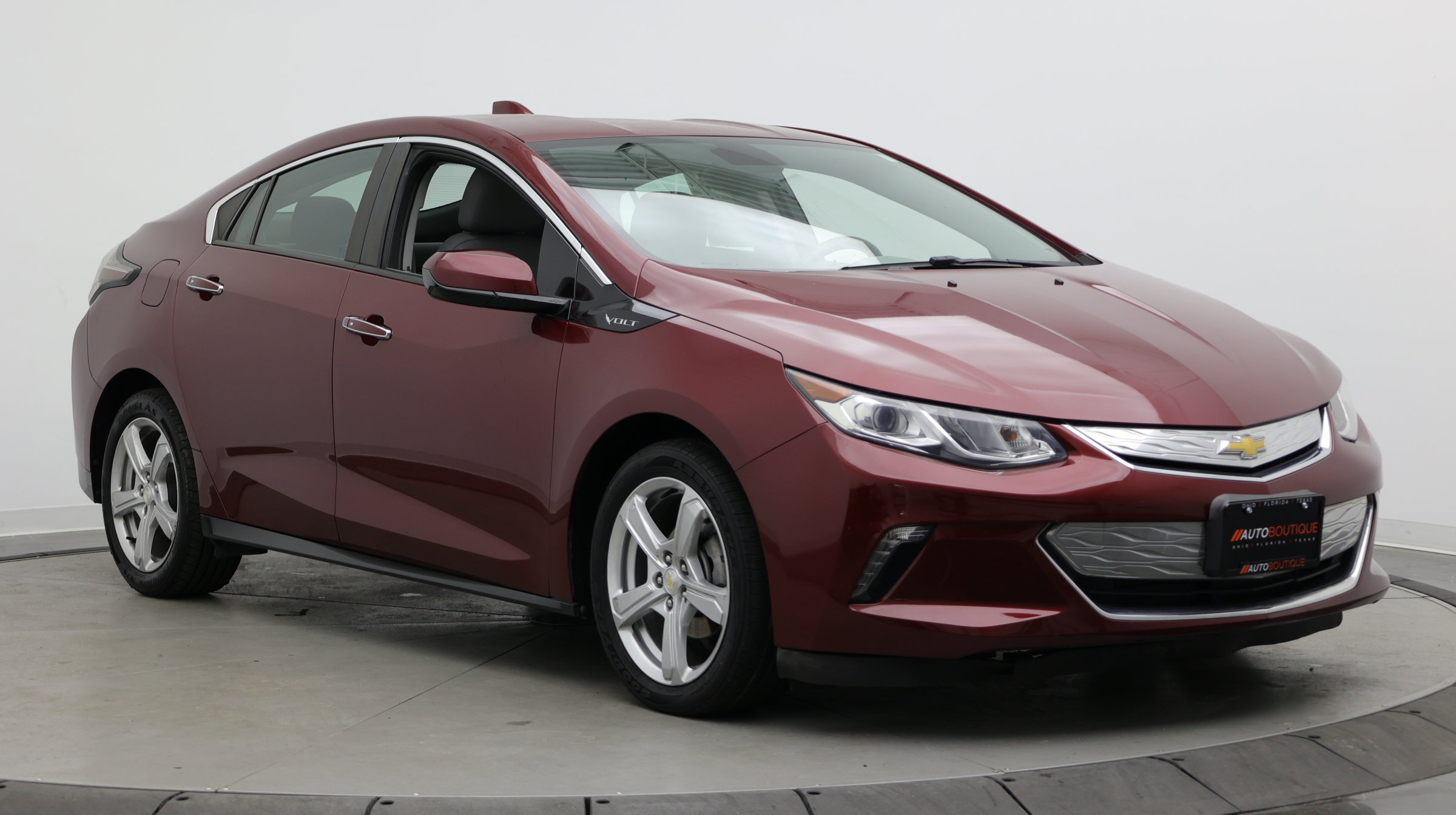 Used 2017 Chevrolet Volt LT w/ Comfort Package FWD image 3