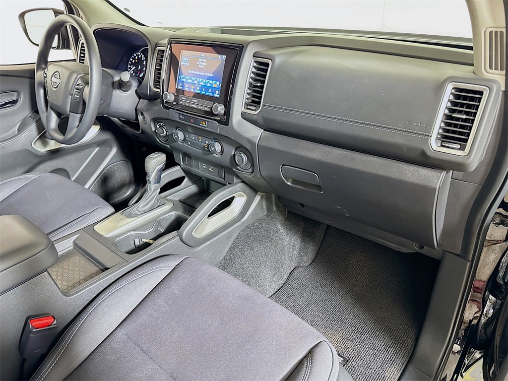 Used 2024 Nissan Frontier SV image 25