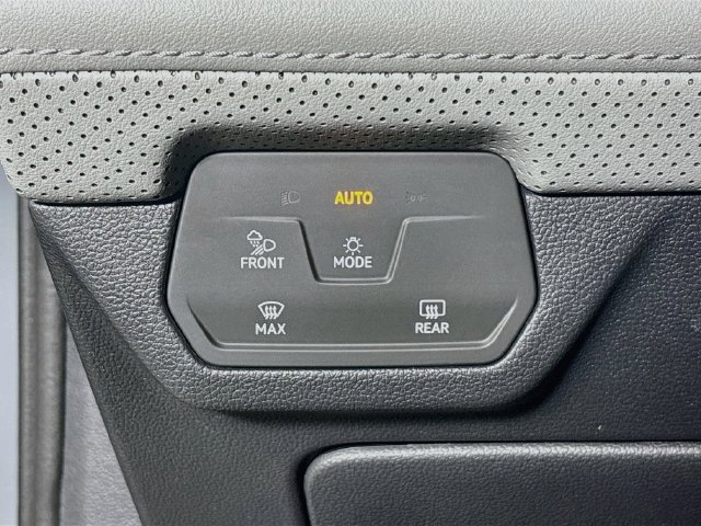 Certified 2024 Volkswagen Atlas Peak Edition SE AWD/4WD image 11
