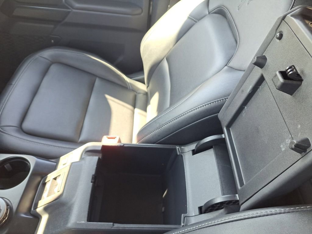 Used 2025 Ford Bronco Badlands image 36
