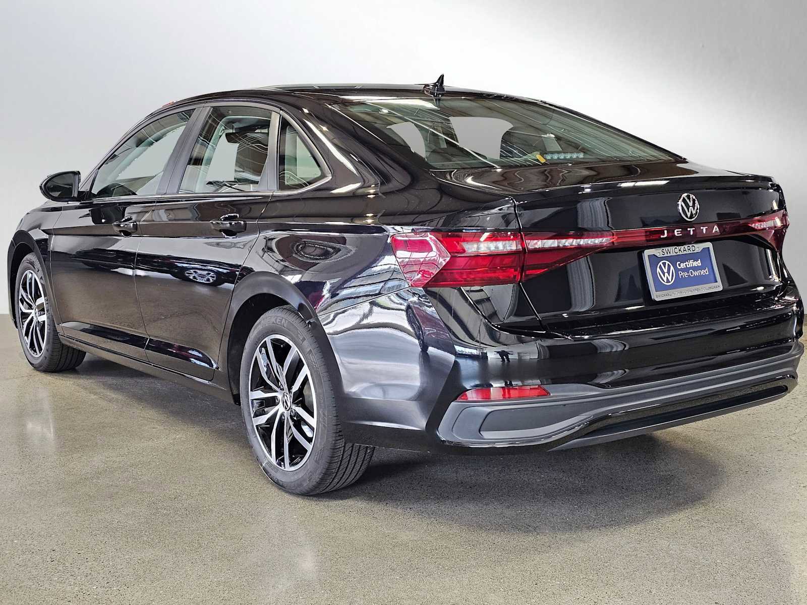 Certified 2025 Volkswagen Jetta SE FWD image 5