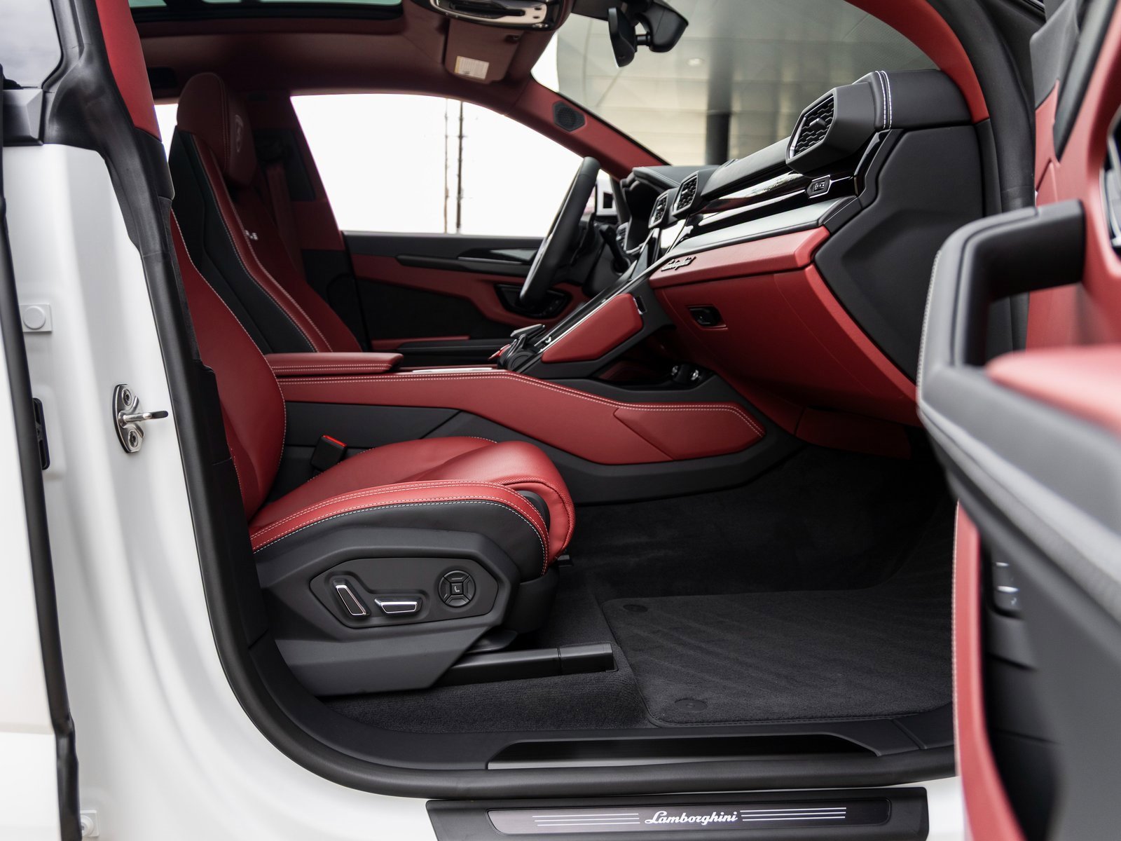 Used 2024 Lamborghini Urus S image 43