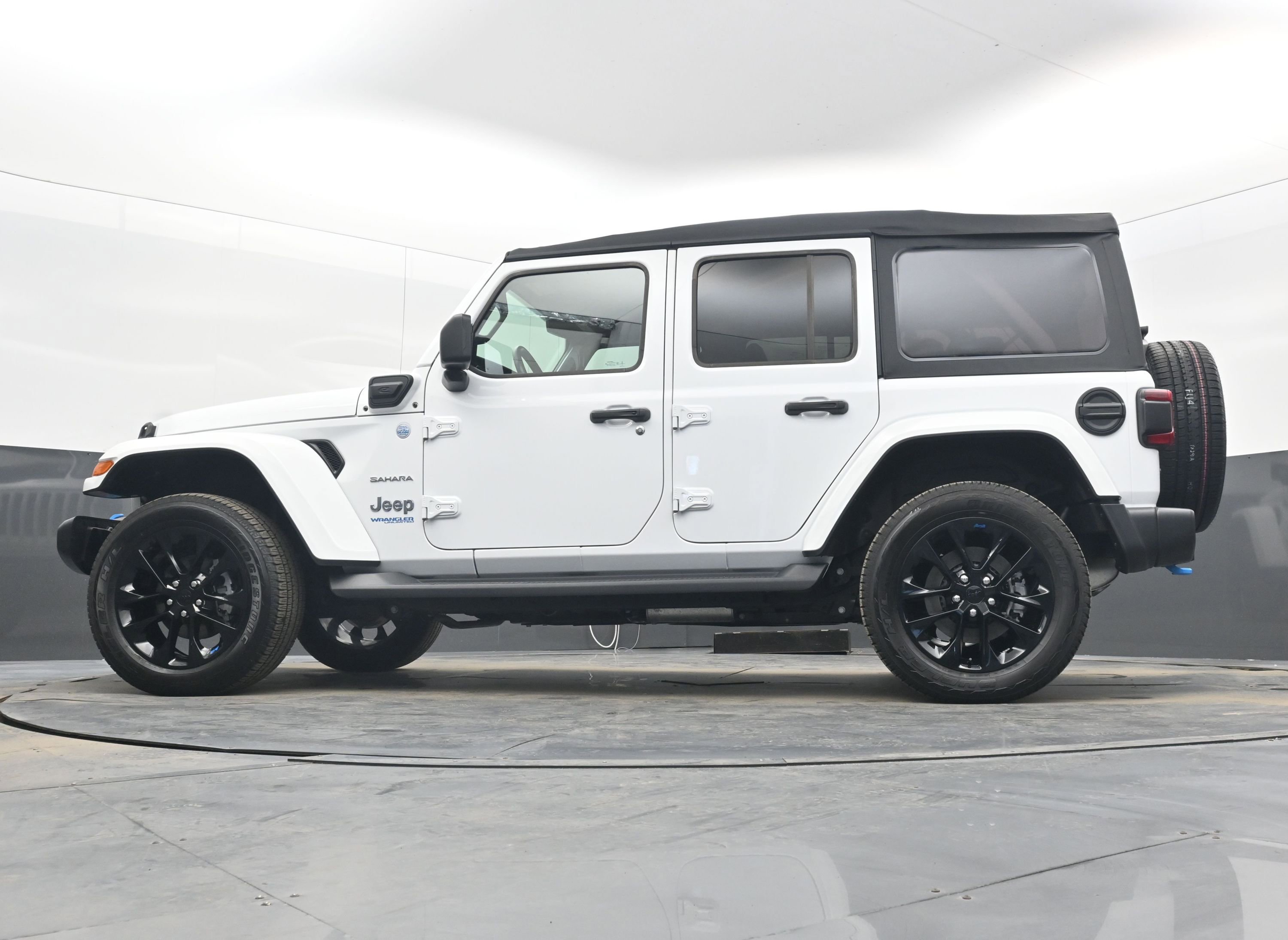 Used 2022 Jeep Wrangler Unlimited Sahara image 24