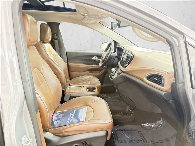 Used 2018 Chrysler Pacifica Limited FWD image 16