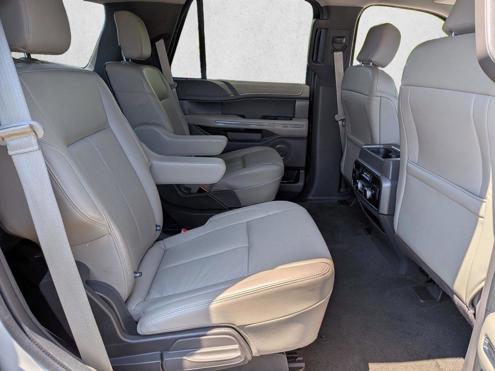 Used 2020 Ford Expedition XLT w/ Equipment Group 202A AWD/4WD image 22