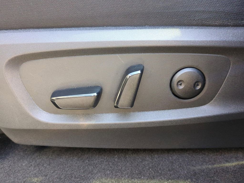 Certified 2022 Nissan Pathfinder SV w/ SV Premium Package AWD/4WD image 16