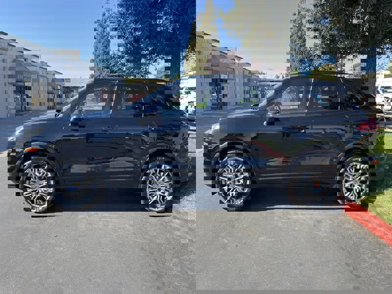 Used 2017 Porsche Cayenne S image 8