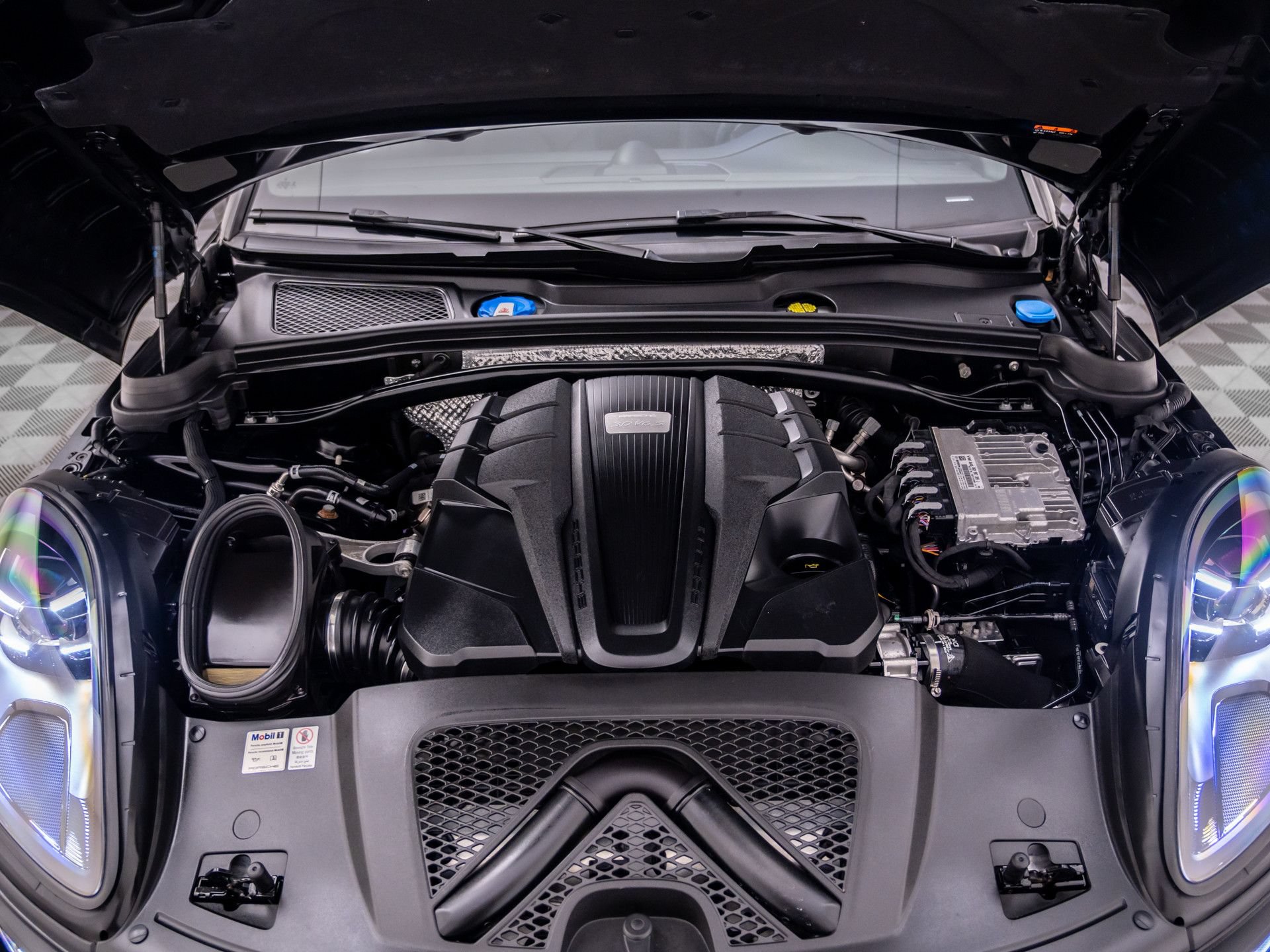 Used 2019 Porsche Macan S AWD/4WD image 31