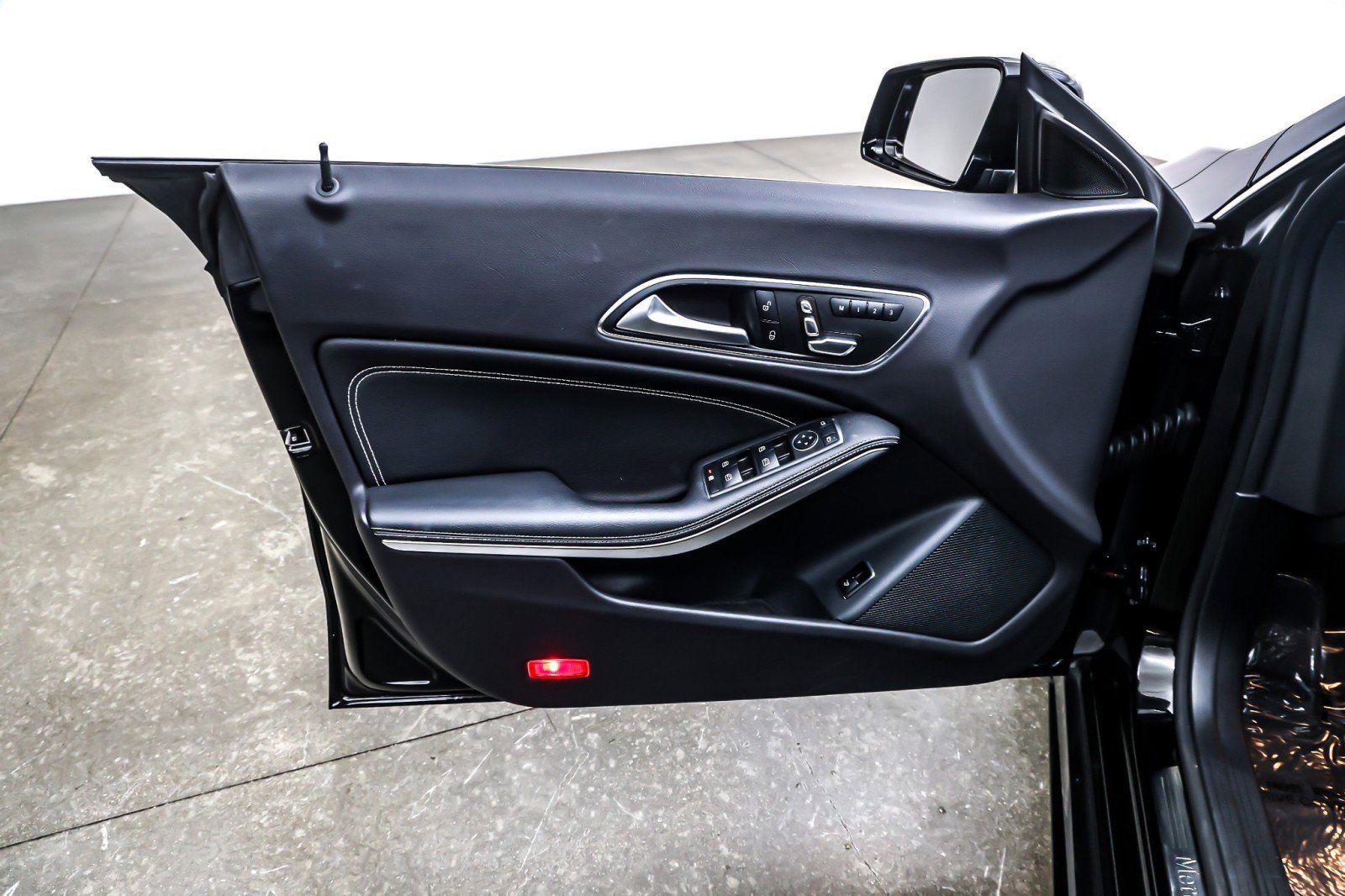 Used 2018 Mercedes-Benz CLA 250 image 21