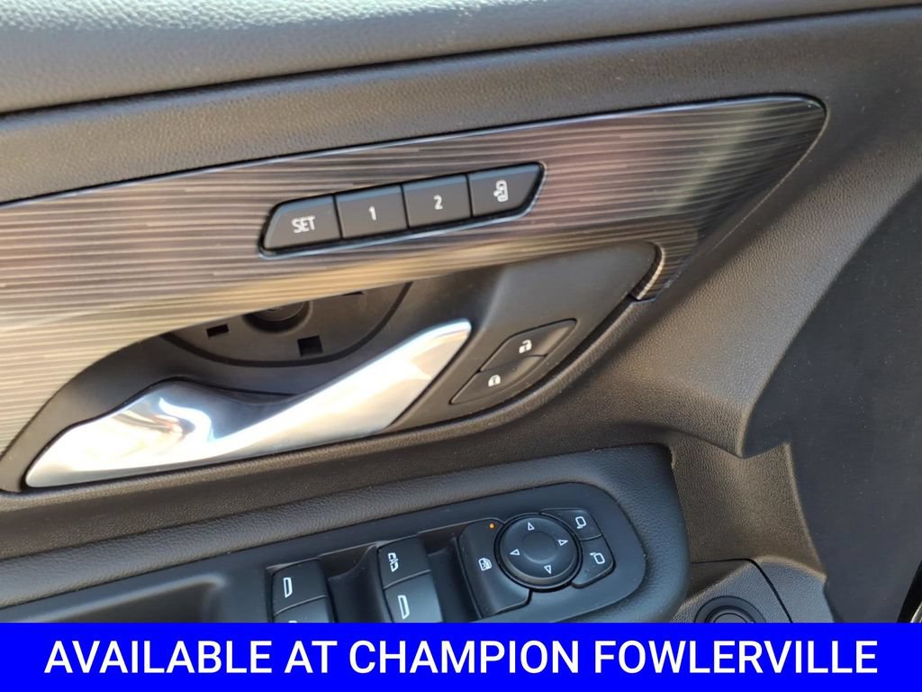 Used 2024 GMC Terrain SLT AWD/4WD image 17