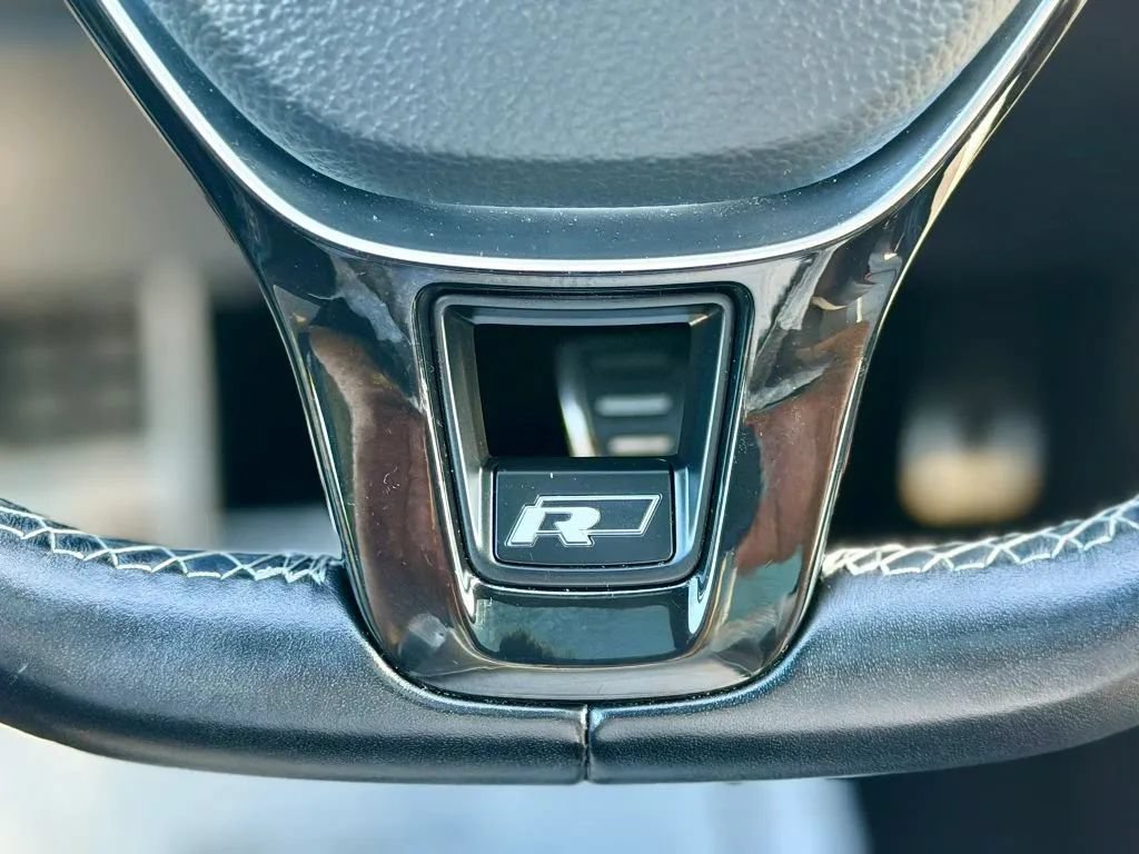 Used 2020 Volkswagen Tiguan SEL AWD/4WD image 29