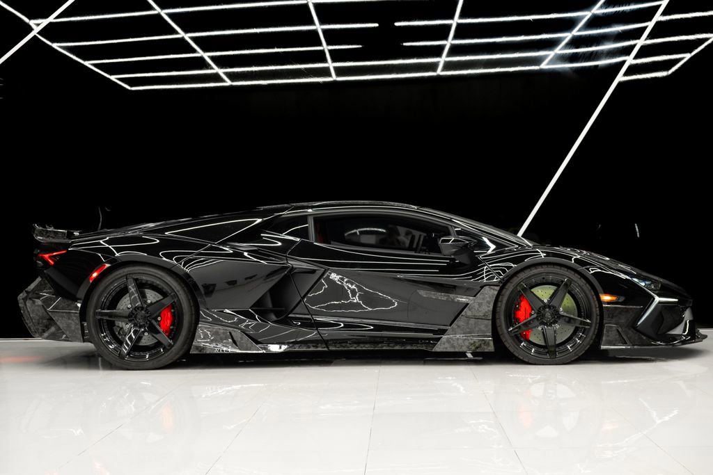 Used 2024 Lamborghini Revuelto image 13