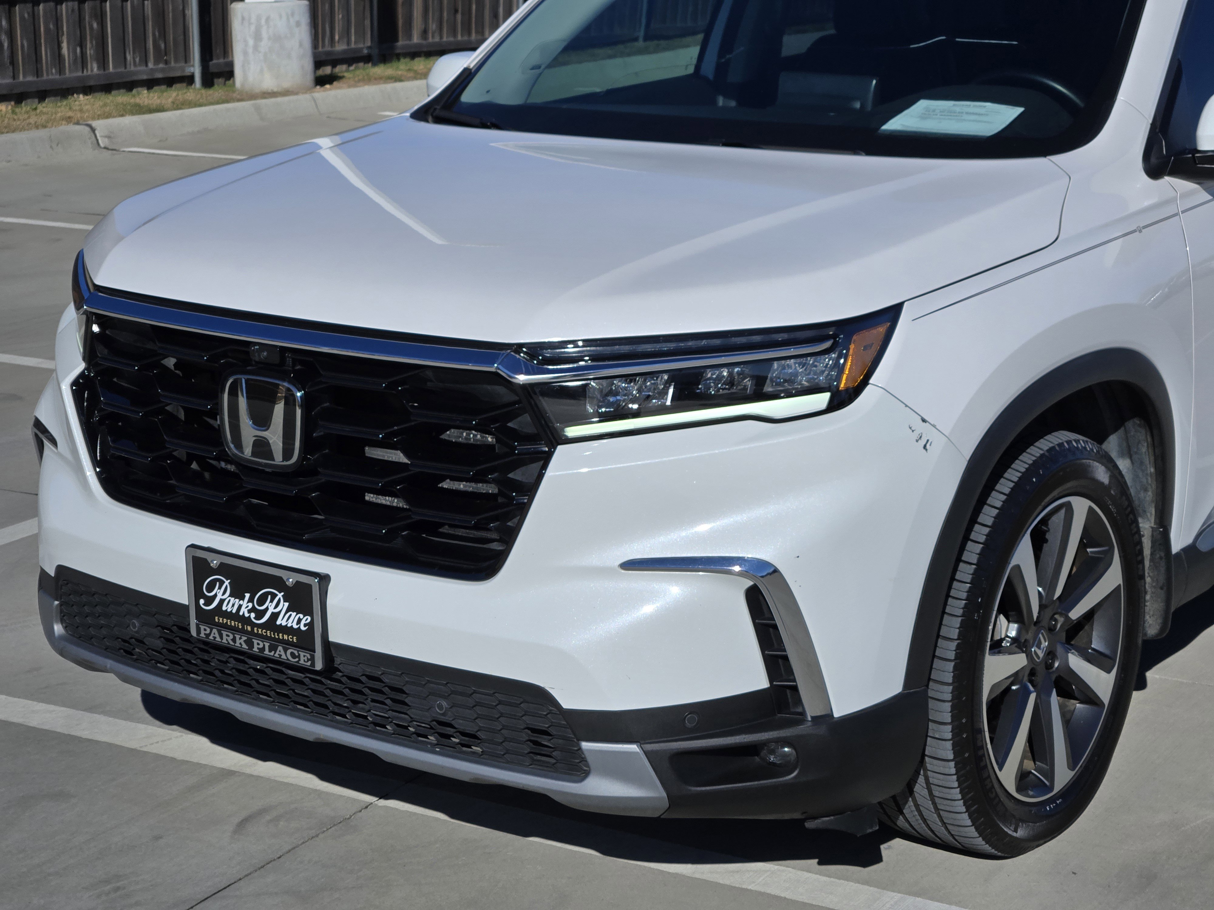 Used 2023 Honda Pilot Elite image 7