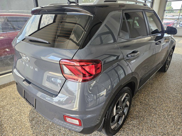 Used 2026 Hyundai Venue SEL FWD image 2