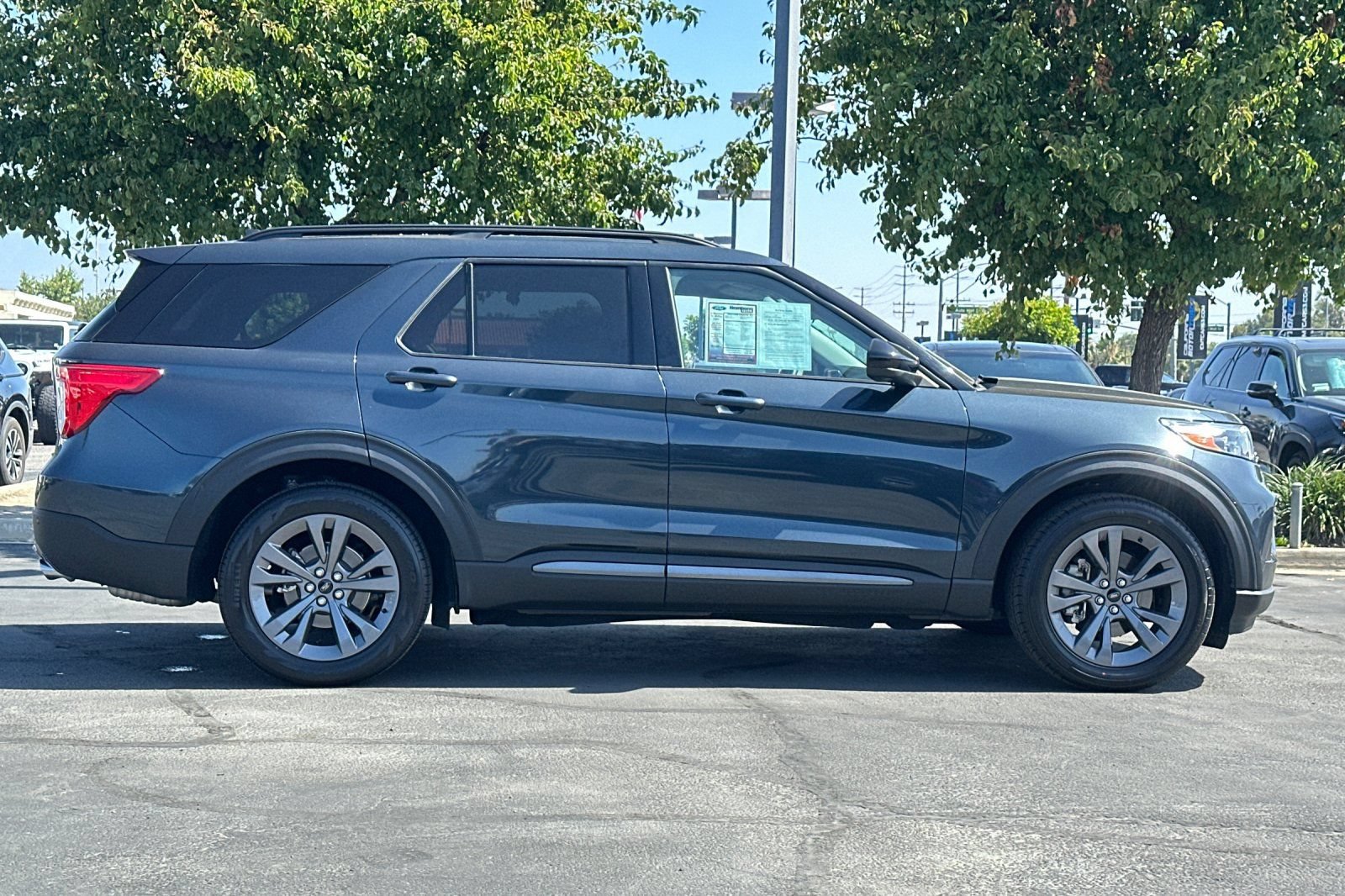 Used 2023 Ford Explorer XLT w/ Equipment Group 202A RWD image 3