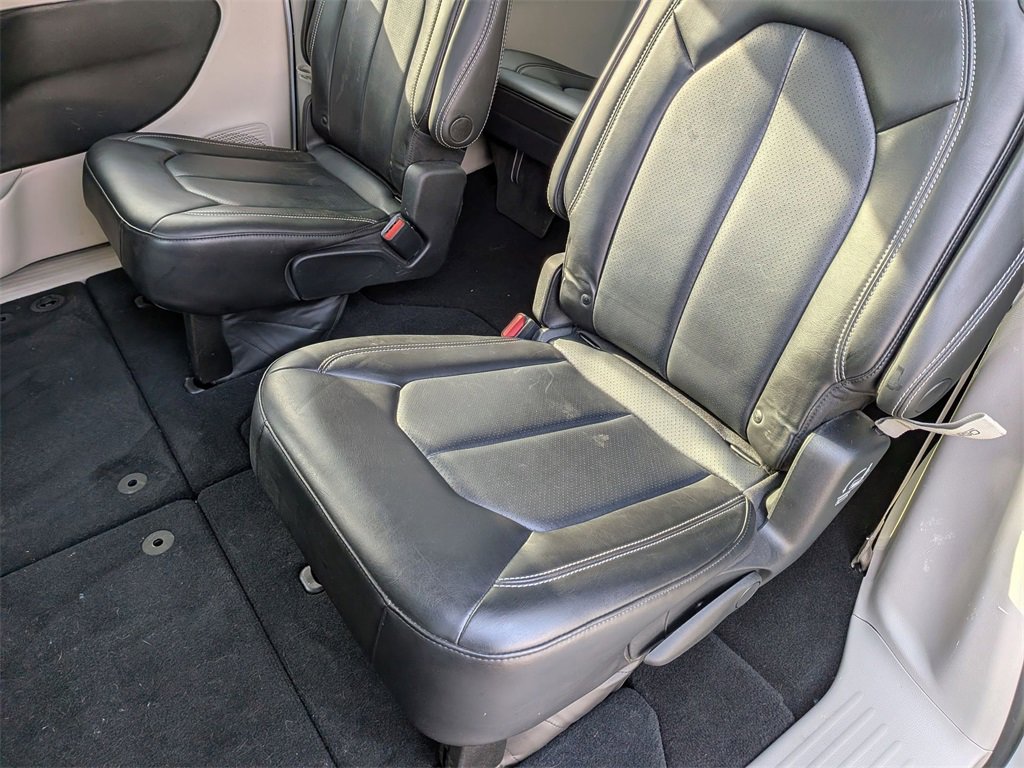 Certified 2023 Chrysler Pacifica Touring-L image 20