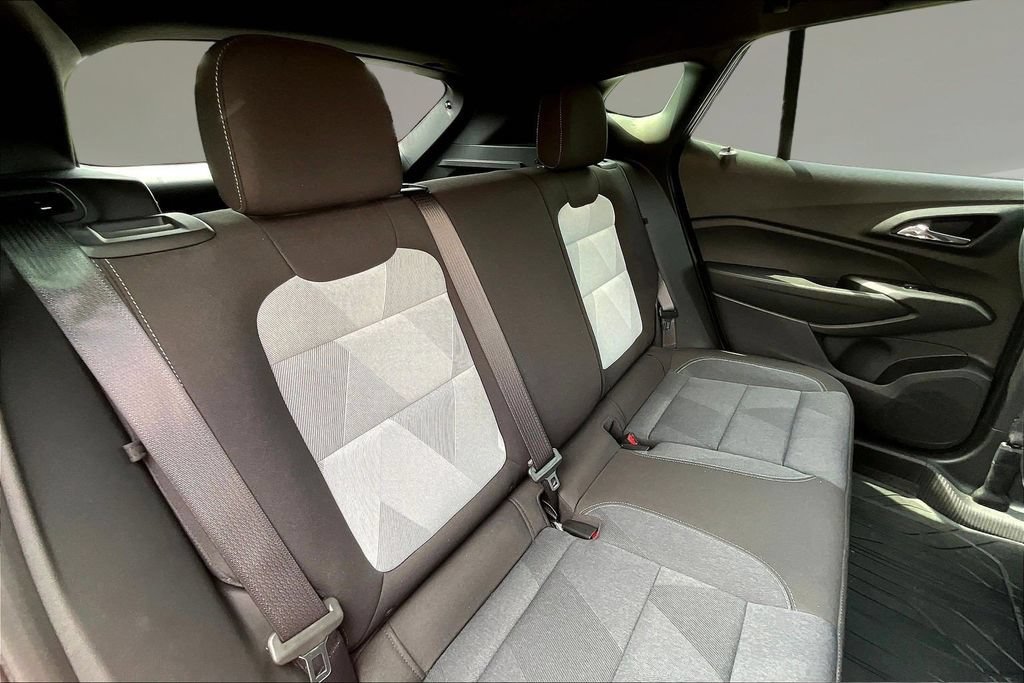 Used 2024 Chevrolet Trax RS FWD image 21