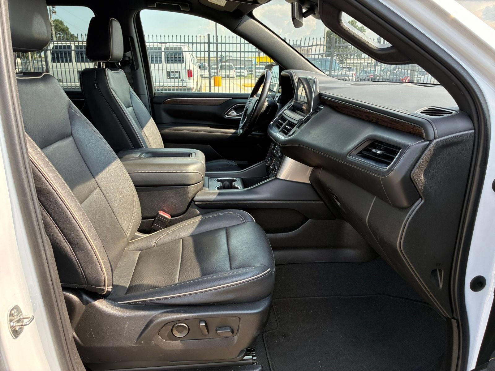Used 2023 Chevrolet Suburban Premier AWD/4WD image 38