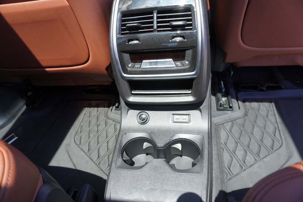Used 2025 BMW X7 xDrive40i w/ M Sport Package AWD/4WD image 26