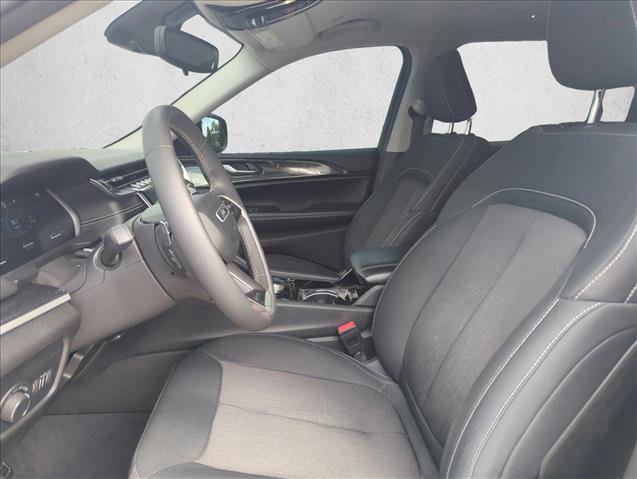 Used 2023 Jeep Grand Cherokee L Laredo image 11