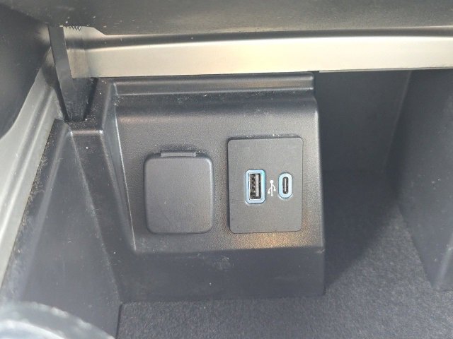 Used 2022 Ford Explorer XLT w/ Equipment Group 202A image 35