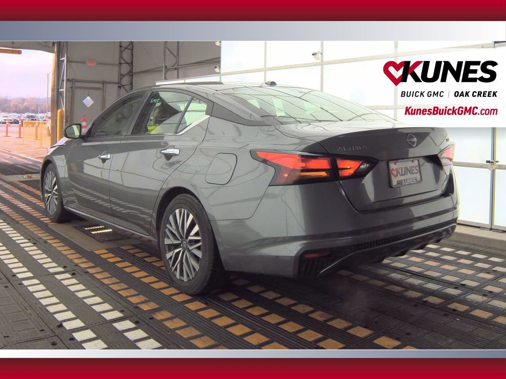 Used 2024 Nissan Altima 2.5 SV image 9