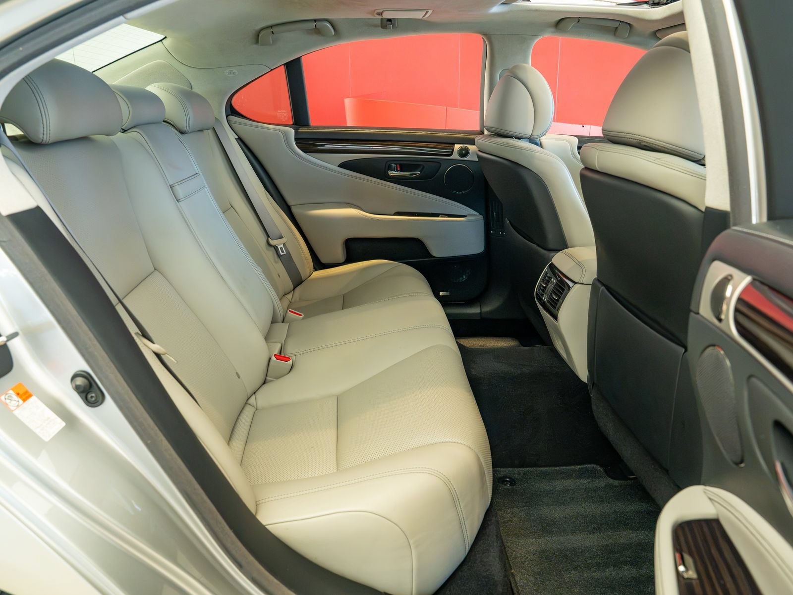 Used 2016 Lexus LS 460 w/ Comfort Package RWD image 27