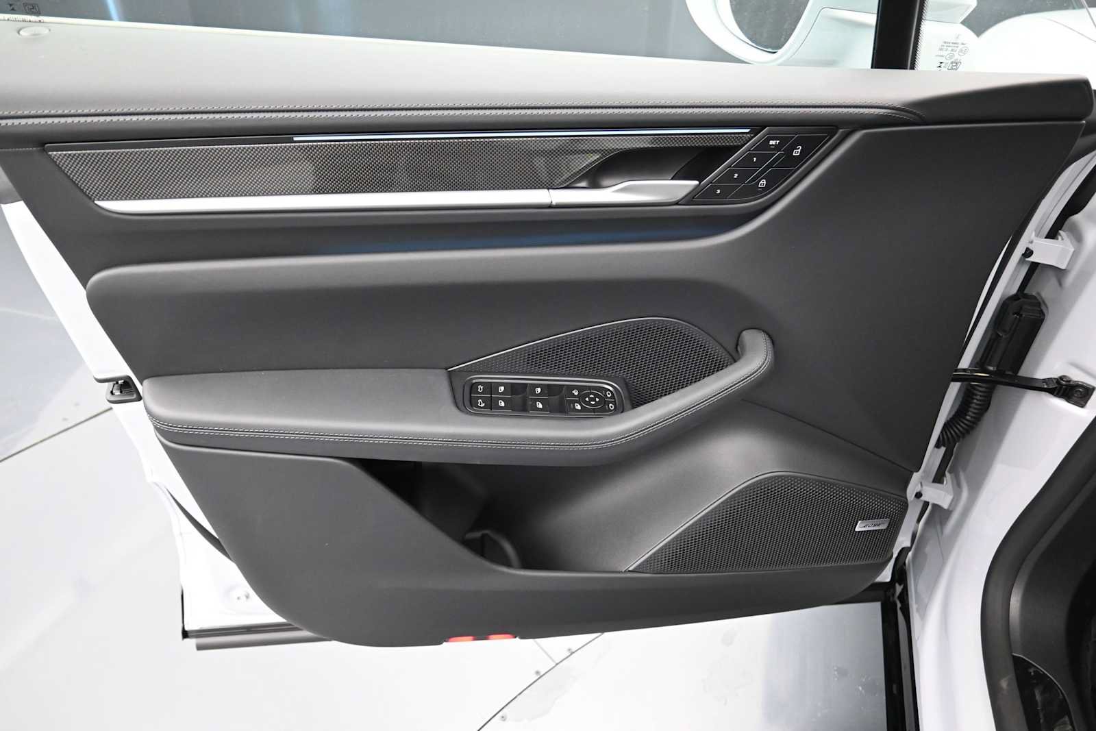 New 2026 Porsche Macan Turbo Electric AWD/4WD image 16