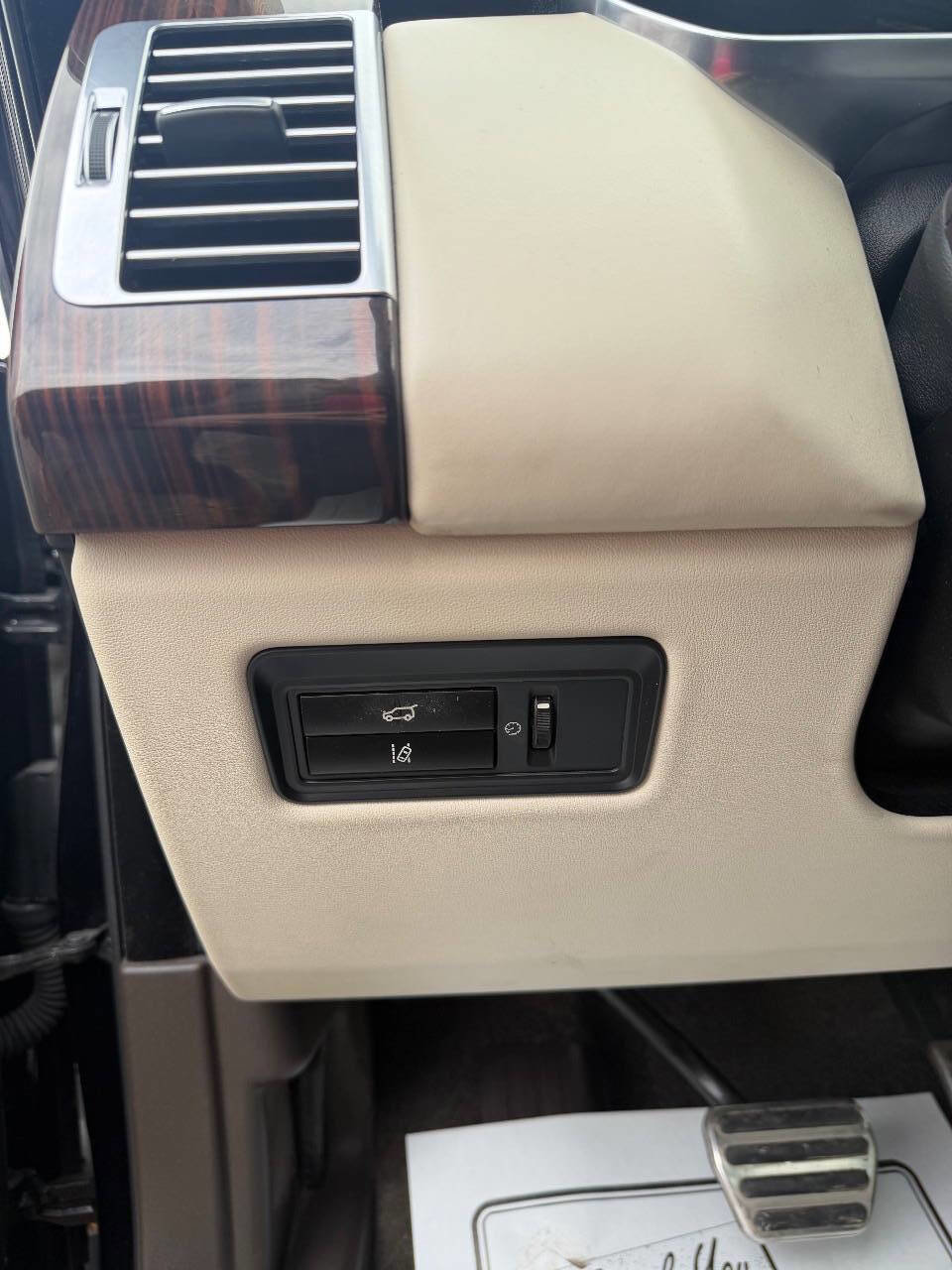 Used 2015 Land Rover Range Rover Supercharged image 19